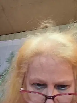 Webcam Model (davisdesires@xh)  is live.Free join now!