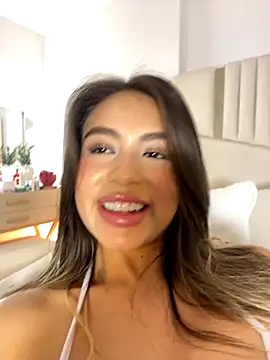 Webcam Model (_laura_02)  is live.Free join now!