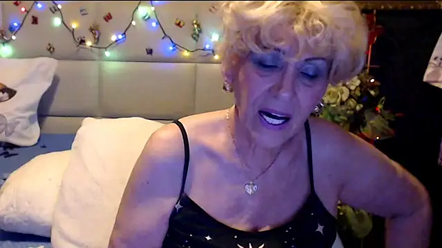 happywomanon - HappyWomanOn's free webcam - UK Sex Cams