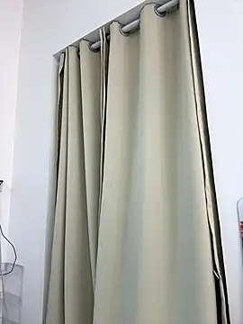 Selenaaaaa- Live Webcam on Stripchat