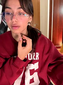 Webcam Model (Adriennesexxx)  is live.Free join now!