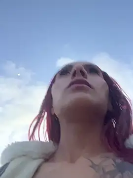 Webcam Model (Emilyy-18)  is live.Free join now!