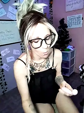 Webcam Model (Purple2StayThnxx)  is live.Free join now!