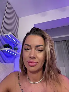 Webcam Model (KirstieVegas)  is live.Free join now!