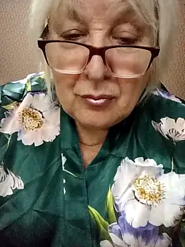 Webcam Model (Alexia64231)  is live.Free join now!