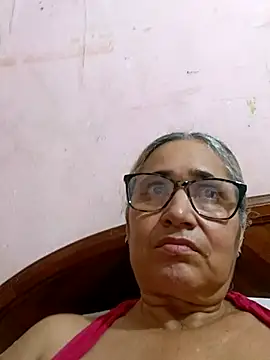 Webcam Model (_candi)  is live.Free join now!