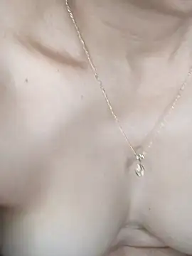 Webcam Model (elena_jonees)  is live.Free join now!