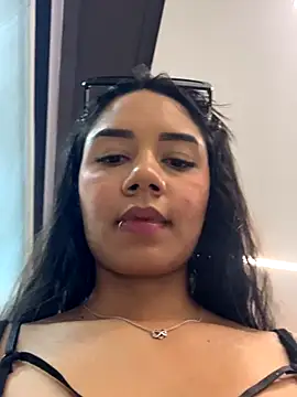 Webcam Model (_Luana)  is live.Free join now!