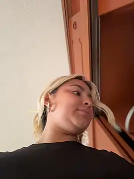 Webcam Model (Elina_Hills)  is live.Free join now!