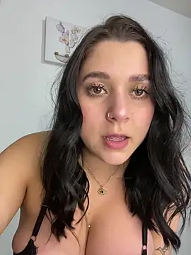 Webcam Model (SophiaLaurens)  is live.Free join now!