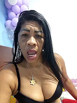 Webcam Model (Tocameamor)  is live.Free join now!