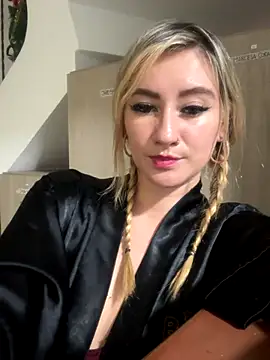 Webcam Model (MaryDeniro)  is live.Free join now!