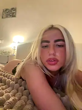 Webcam Model (BlondeBetty)  is live.Free join now!