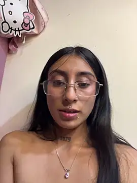 Webcam Model (Violeet-Smith)  is live.Free join now!