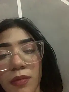 Webcam Model (ElaRose_12)  is live.Free join now!