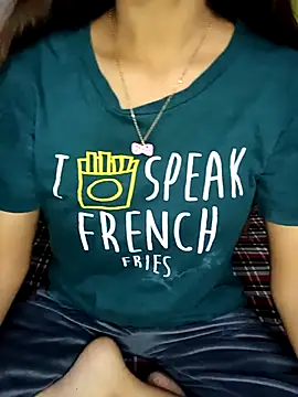 Webcam Model (Kitty_18teen)  is live.Free join now!