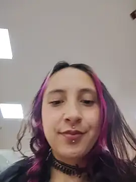 Webcam Model (_Laary_Lily)  is live.Free join now!