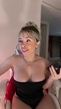 Webcam Model (Holli_woul)  is live.Free join now!