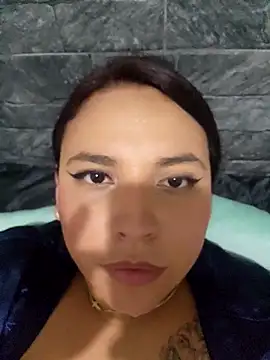 Webcam Model (LizzRouse)  is live.Free join now!