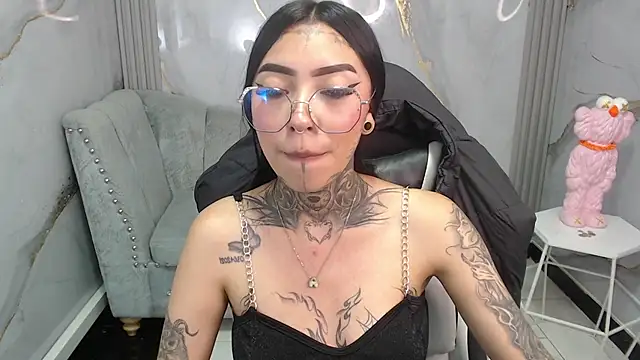  Ashley_Blum_v chat room