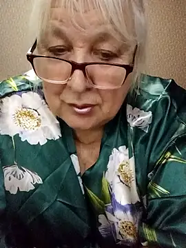 Webcam Model (Alexia64231)  is live.Free join now!