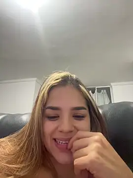 Webcam Model (Sara__Secret)  is live.Free join now!