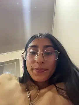 Webcam Model (Violeet-Smith)  is live.Free join now!