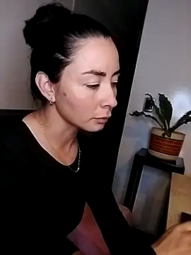 Webcam Model (NathyMilf_)  is live.Free join now!