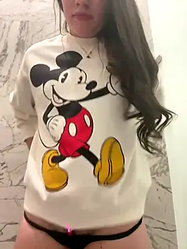 Webcam Model (Isabella21_)  is live.Free join now!