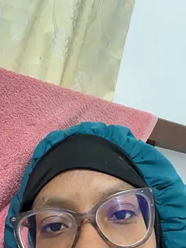 Webcam Model (Curly_lily)  is live.Free join now!