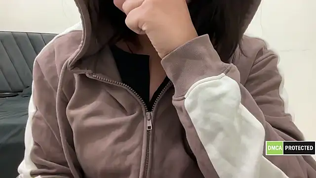 Onlyishuu live show on StripChat 