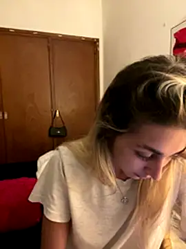 louanerls - LouaneRls's free webcam - UK Sex Cams