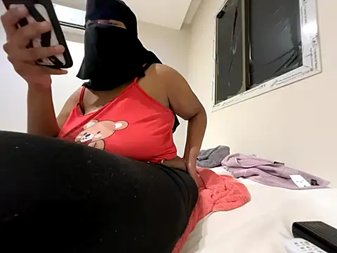 Webcam Model (Submissive_Arab)  is live.Free join now!