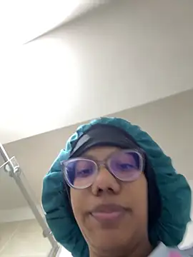 Webcam Model (Curly_lily)  is live.Free join now!