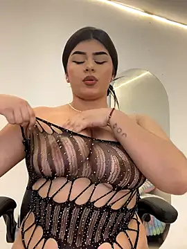 Webcam Model (Kariina__69)  is live.Free join now!