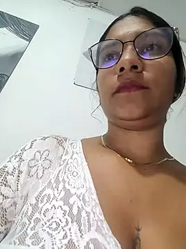 Webcam Model (Sofythom1)  is live.Free join now!