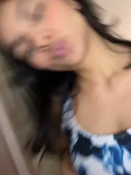 Webcam Model (Cat2525)  is live.Free join now!