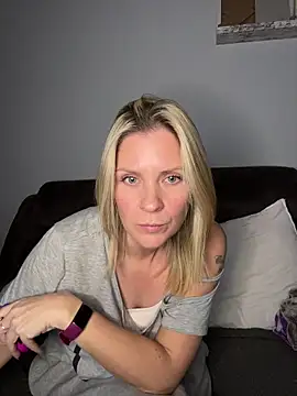 Webcam Model (Lexi-Lux-X)  is live.Free join now!