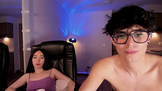 mikeyvioleta_ - Mikeyvioleta_'s free webcam - UK Sex Cams