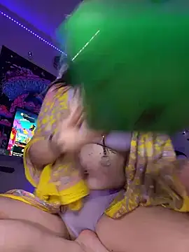 Cutiepiespanks Live Webcam on Stripchat