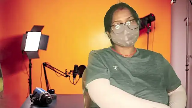 hansika190 - Hansika190's free webcam - UK Sex Cams