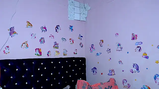 ShantalTsFox Live Webcam on Stripchat