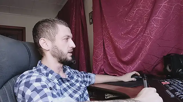 333alone_in_thedark777 (Ask my age) - a comfortable gaming chair