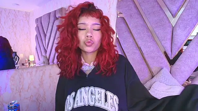 redd_pandaa - Redd_pandaa's free webcam