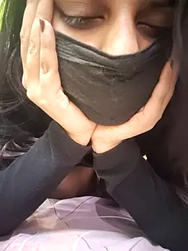 love_bitsss - Love_bitsss's free webcam - UK Sex Cams