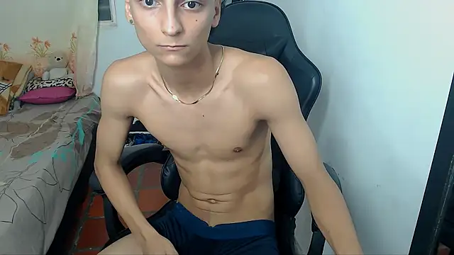 alejandro_cutee - Alejandro_Cutee's free webcam