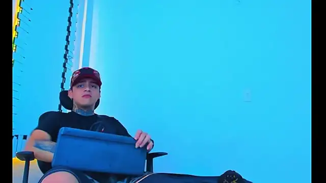 hot_boy2025 - HOT_boy2025's free webcam - UK Sex Cams