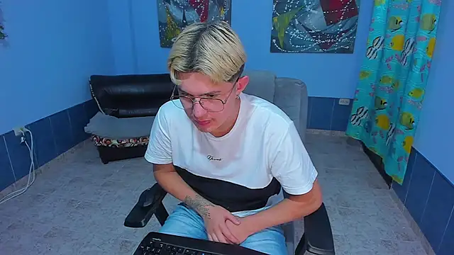 patrik_027 - Patrik_027's free webcam - UK Sex Cams