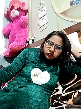 urvashi01224 from StripChat is inFreechat