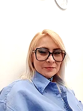 Live sex cam of CandieGilson__